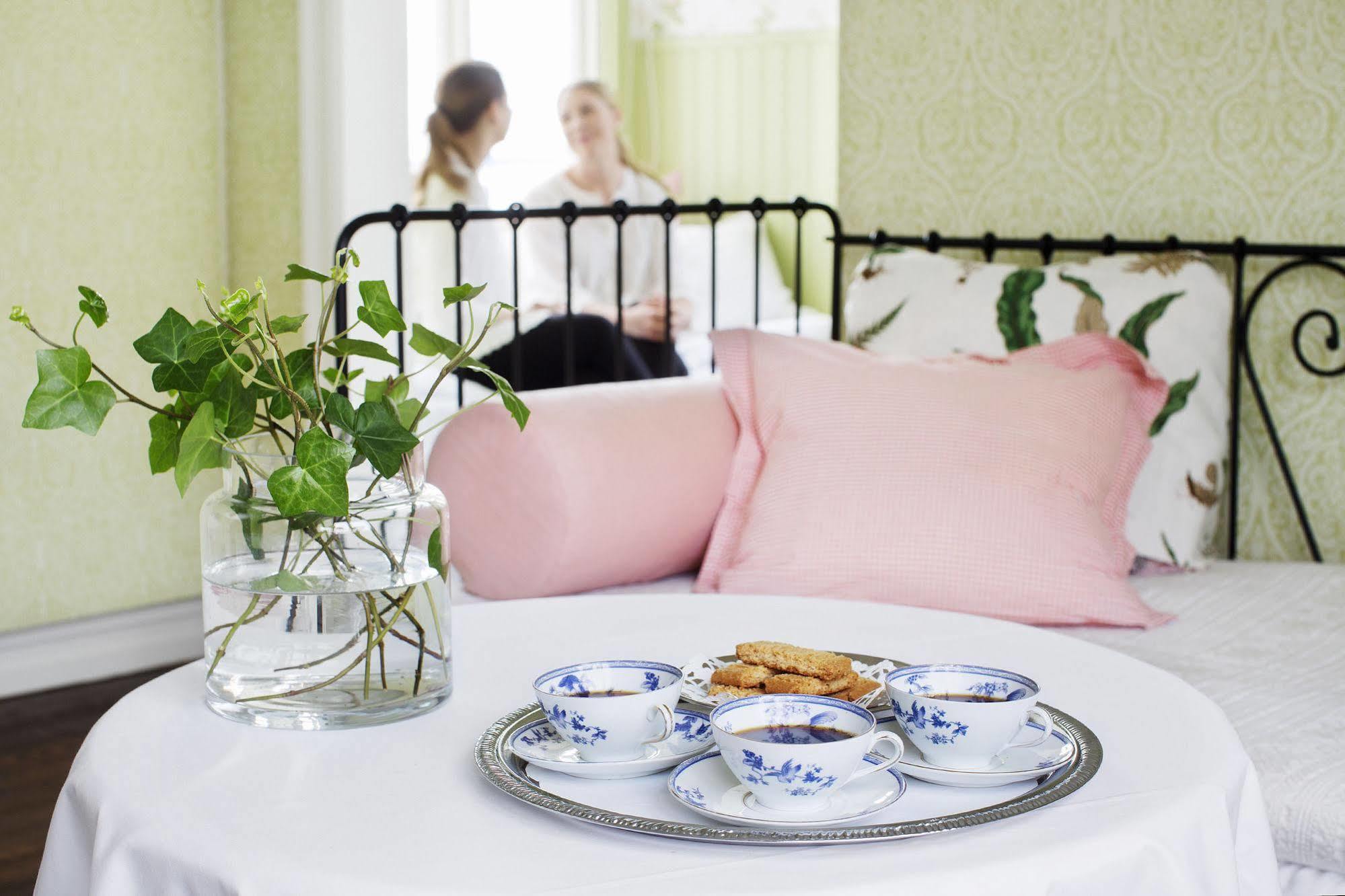 Strandvillan Hotell Och Bed & Breakfast Lysekil Esterno foto