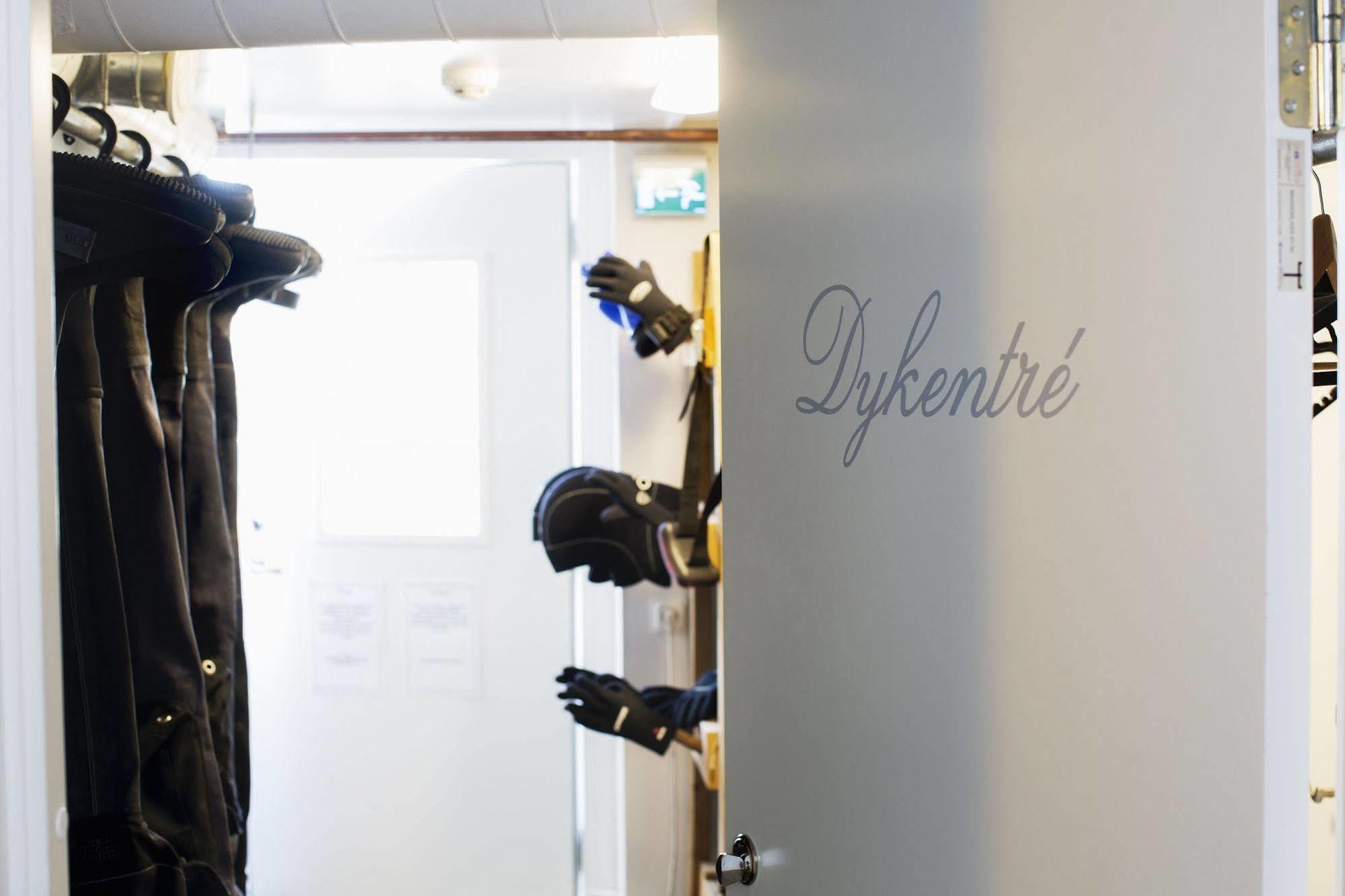 Strandvillan Hotell Och Bed & Breakfast Lysekil Esterno foto
